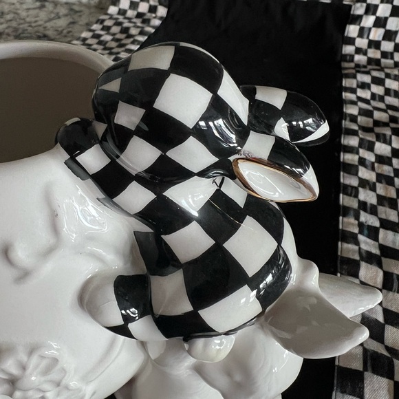 MacKenzie-Childs White Rabbit Ceramic Climbing Bunnies Vase. 1 small flaw. 🐰 - Picture 8 of 16